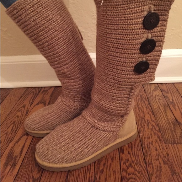 Classic Cardy Tall Uggs - Picture 5 of 6